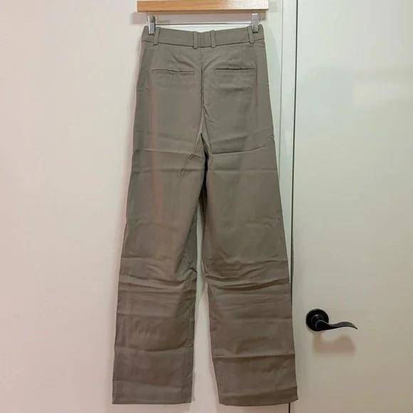 Aritzia Babaton Pleated Pant - Picture 3 of 9